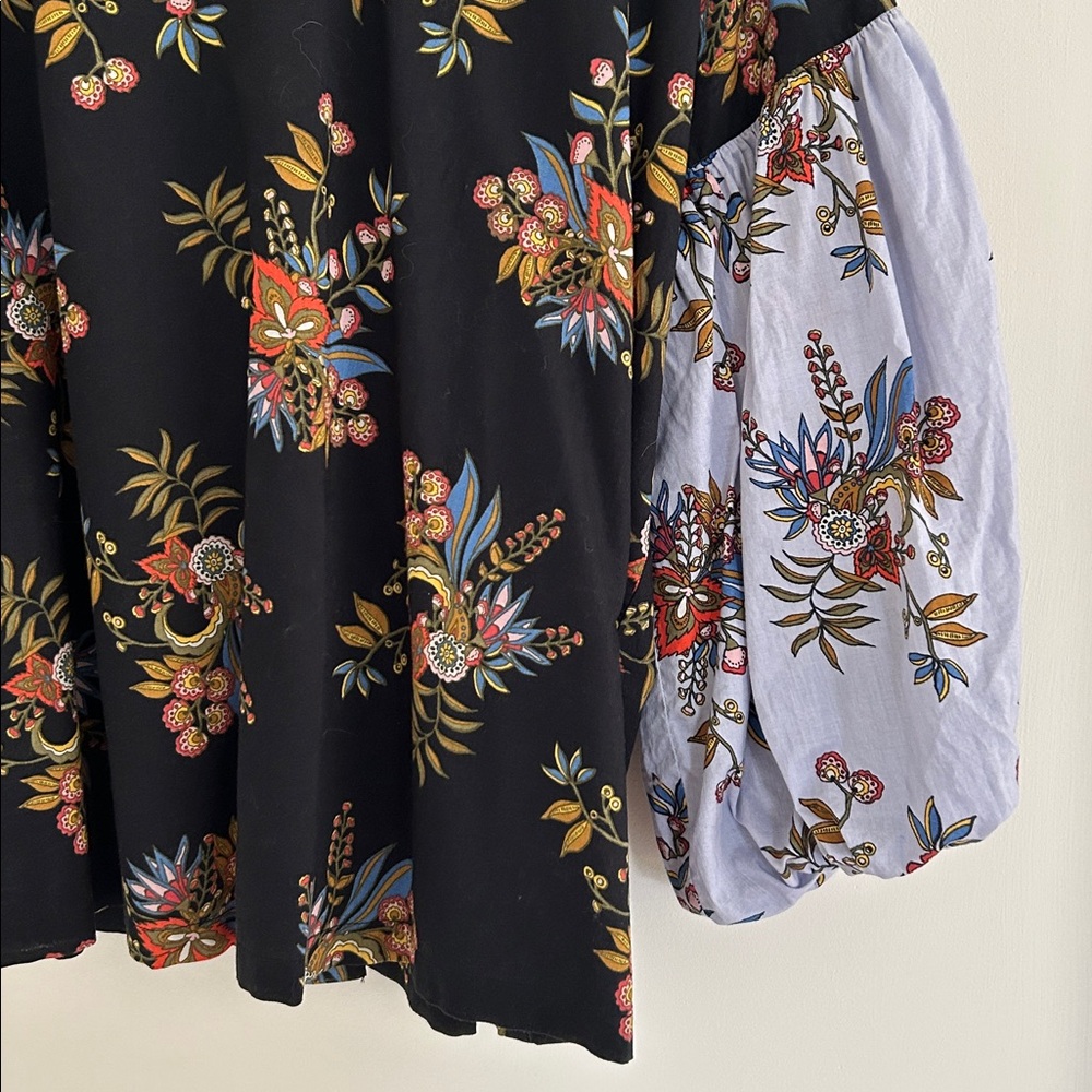 LOFT Black Floral Blouse with Puff Sleeves - Picture 4 of 9